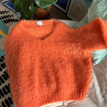 Oranssi mohair neulepusero
