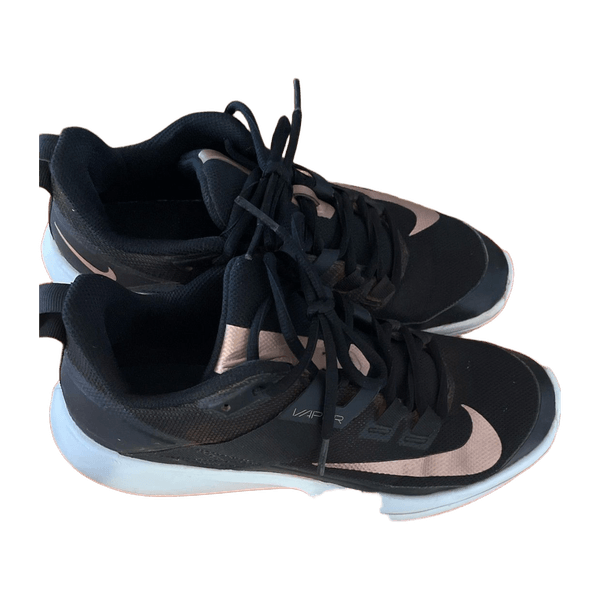 Nike sports shoes