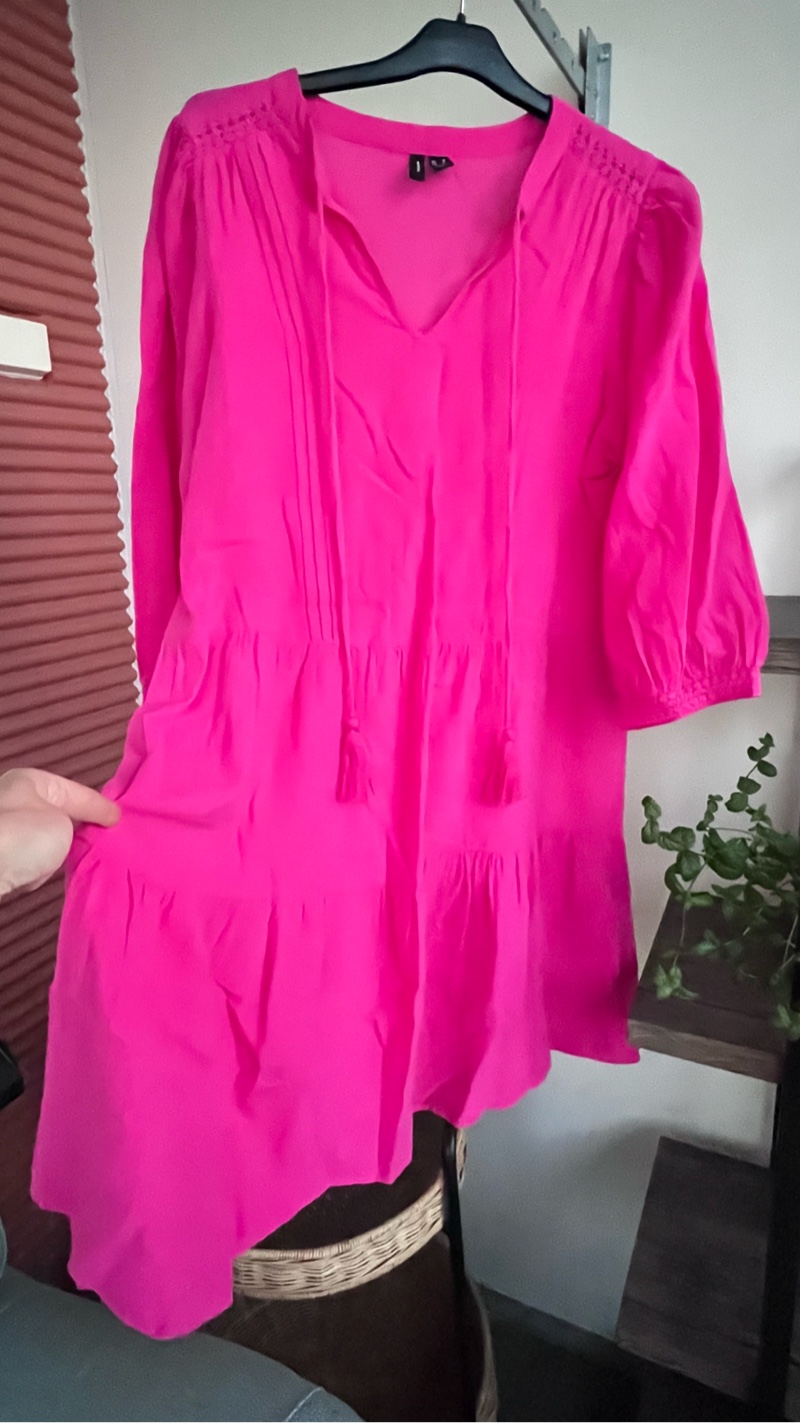 Pinkki puuvillainen mekko