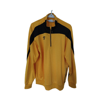 Keltainen sporttipaita