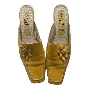 Yellow leather block-heel mules