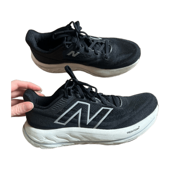 New balance sports shoes