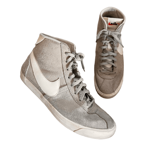 Grey Nike suede sneakers 38
