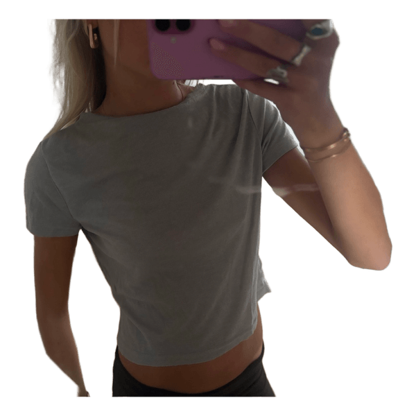 Grå cropped t-shirt