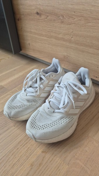 Adidas Pureboost 22-lenkkarit