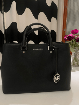 Micahel kors bag