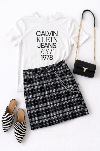Skirt white black color