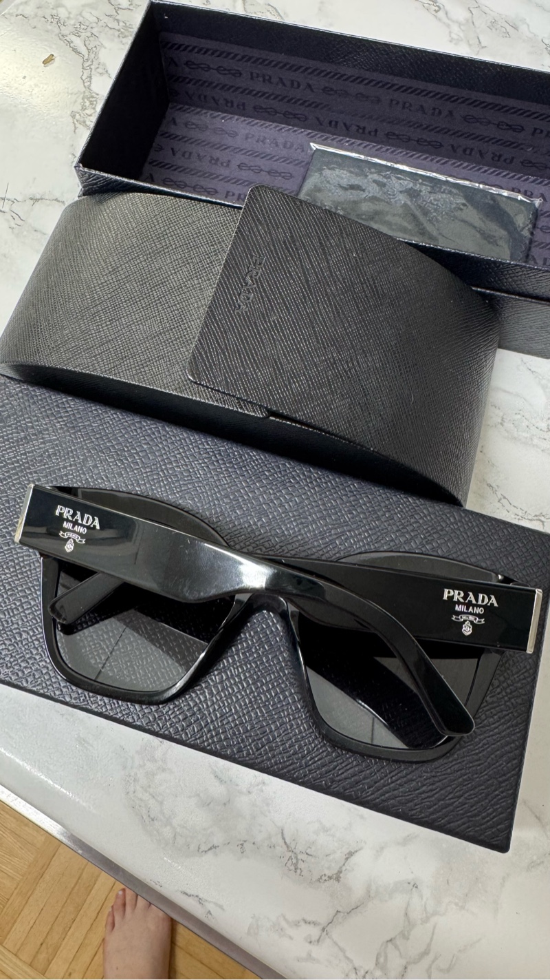 Prada aurinkolasit