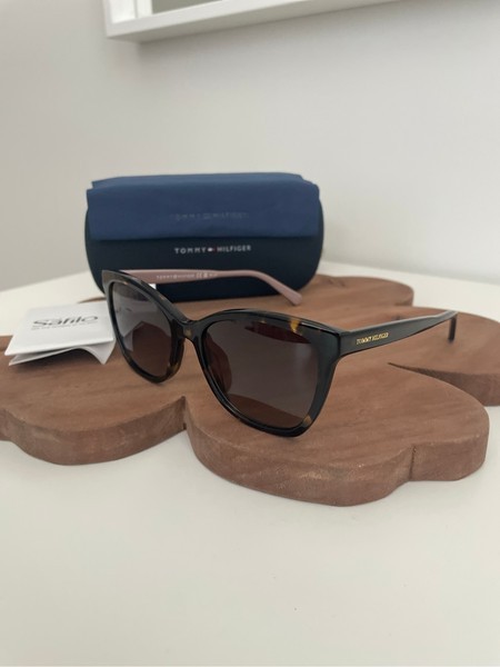 Uudet Tommy Hilfiger aurinkolasit