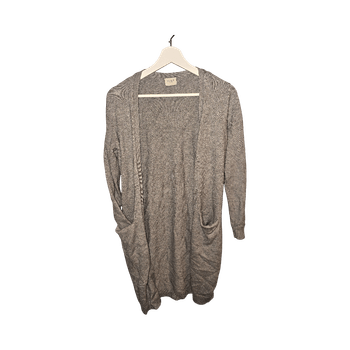 Pitkä harmaa villatakki