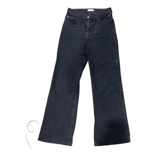 Sorte jeans med vidde