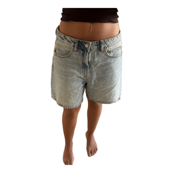 Lyseblå denimshorts