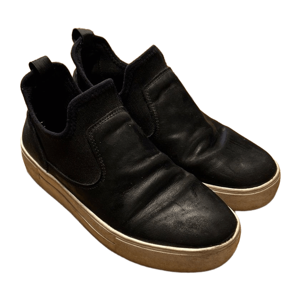 Soc sneakers