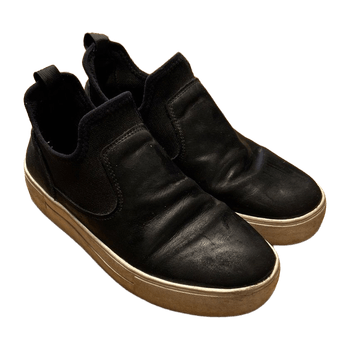 Soc sneakers