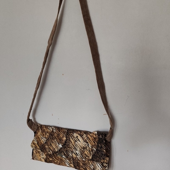 Pieni kangaslaukku