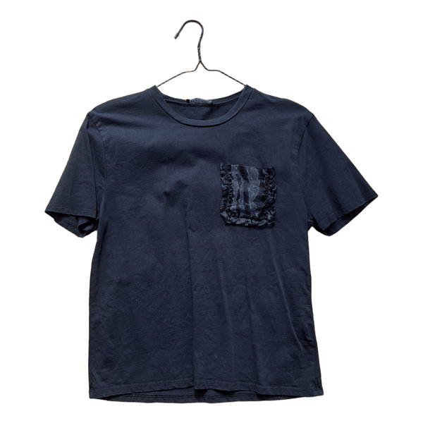 Sort t-shirt med lomme