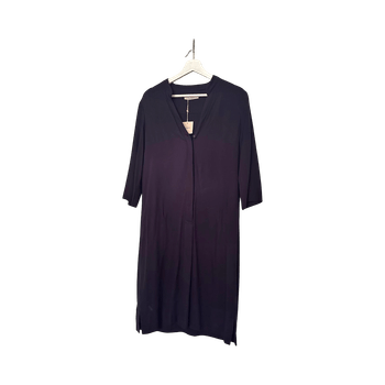 Stylish black button-up dreas