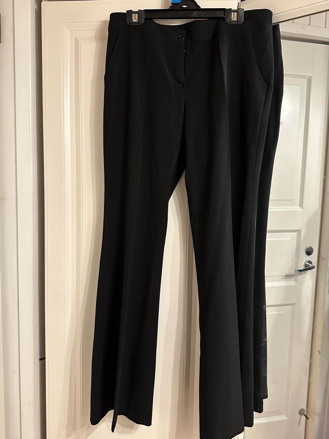 O • i • s trousers