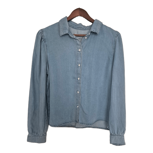Only light blue shirt