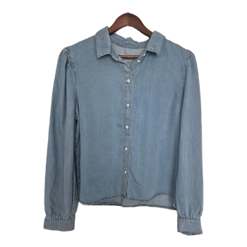 Only light blue shirt