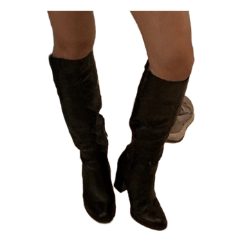 Mustat bootsit