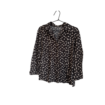 Musta kuvioitu paitapusero