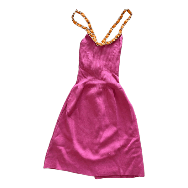 Pinkki neulemekko ketjuolkaimilla