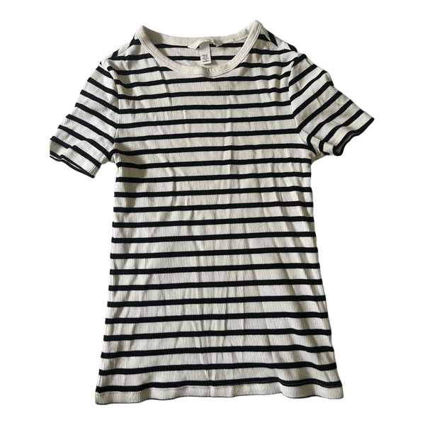 Sort og hvidstribet t-shirt