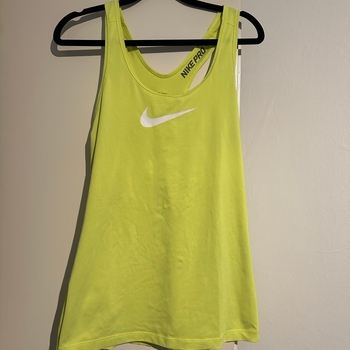 Nike urheilutoppi