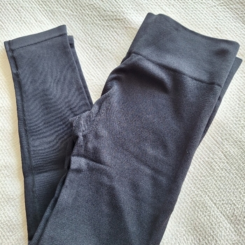 Black ribbed leggings