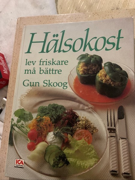Kaksi ruokakirjaa