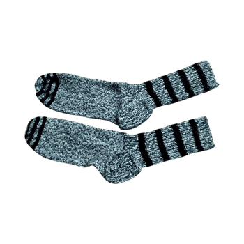 Harmaat ja mustaraitaiset villasukat