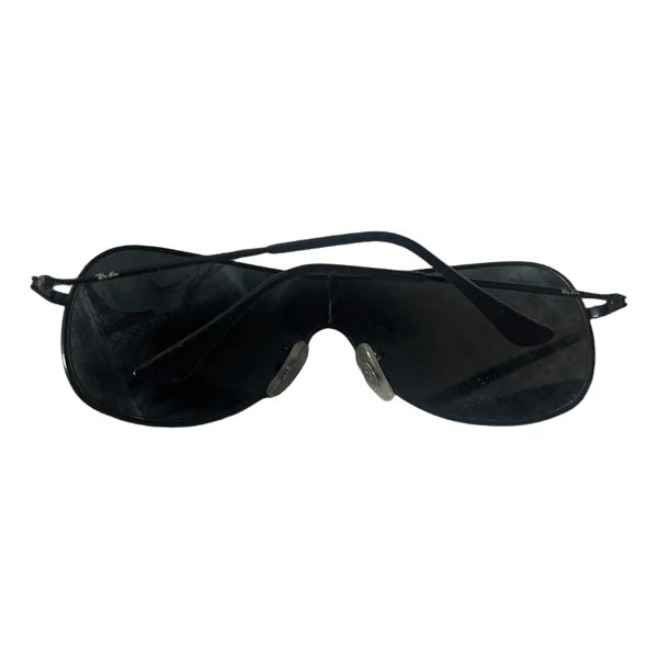 Ray-Ban mustat aurinkolasit