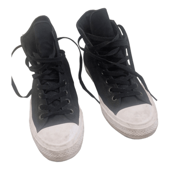Mustat Converse tennarit