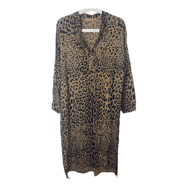 Leopardmønstret kjole