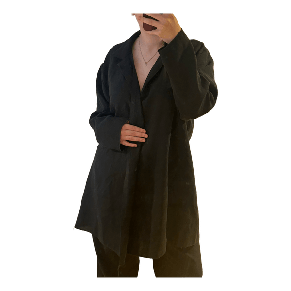 Black pullover shirt