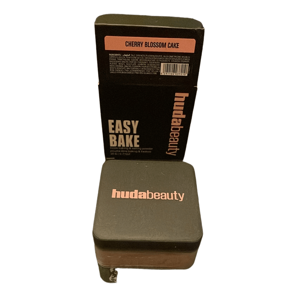 Huda Beauty Easy Bake puder