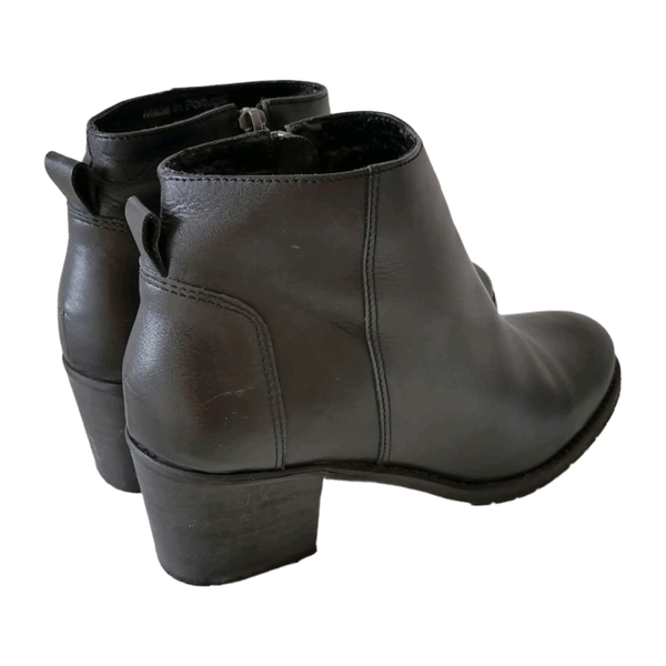 Bianco. boots