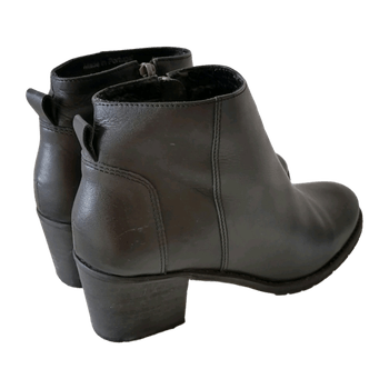 Bianco. boots