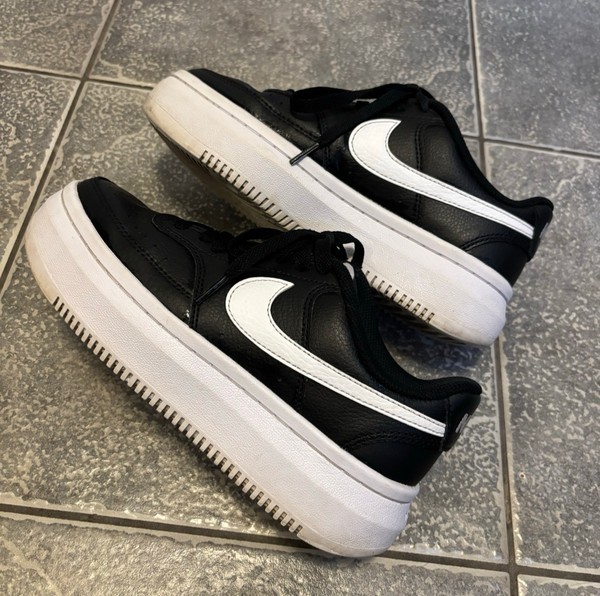 Nike court vision alta size 38