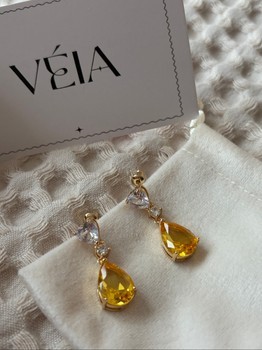 Gold crystal drop earrings