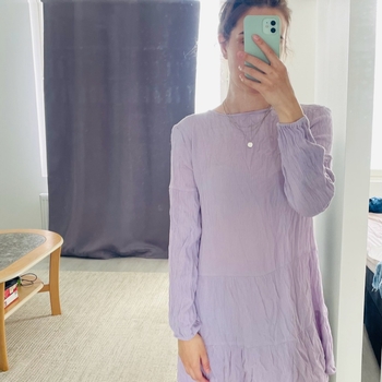 Ihana pastellinliila mekko