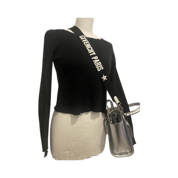 Mustaherkkä musta pusero