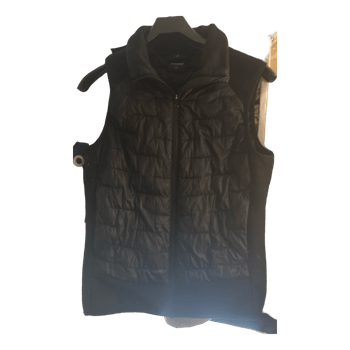 Musta kevyttoppaliivi