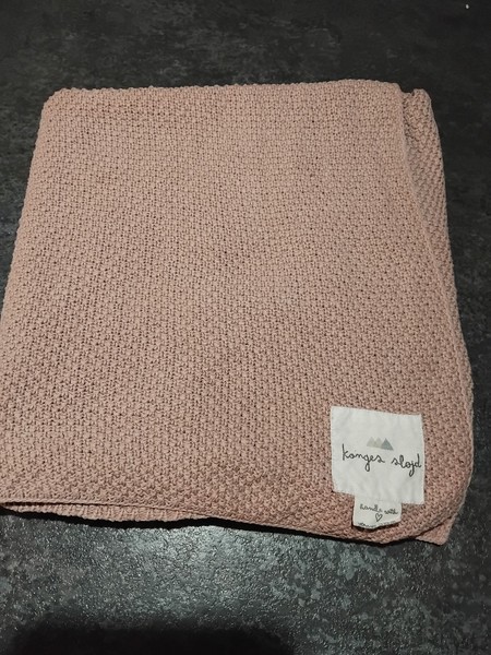 Sart rosa strikket baby tæppe