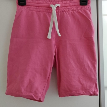 Vaaleanpunaiset shortsit