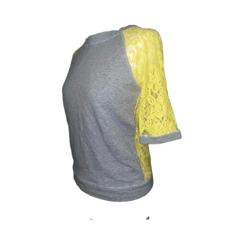 Keltainen pitsihihainen paita