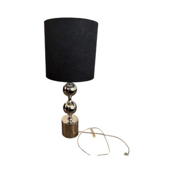 Musta pöytälamppu