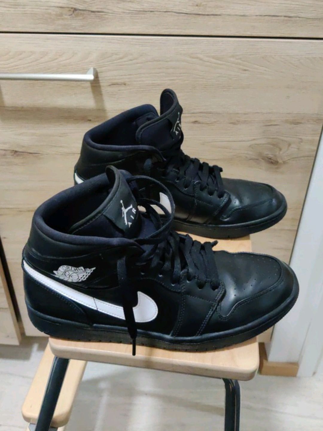 Jordan 1 mid sneakers