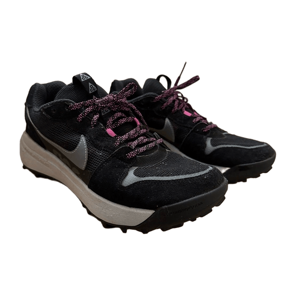 Nike sports shoes